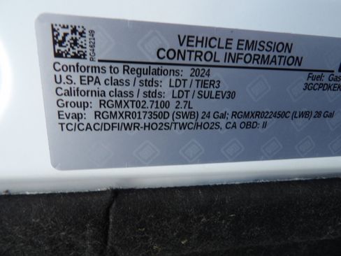 Used 2024 Chevrolet Silverado 1500 4x4 Crew Cab LT image 30