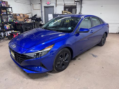 Used 2023 Hyundai Elantra SEL image 25