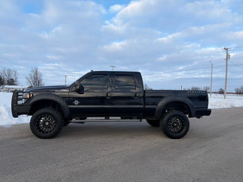 Used 2011 Ford F250 Lariat image 2