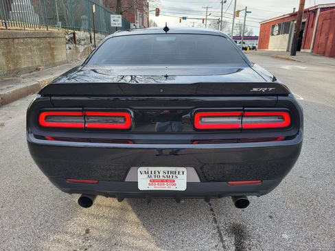Used 2015 Dodge Challenger SRT image 6