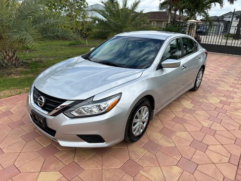 Used 2018 Nissan Altima 2.5 SV image 1