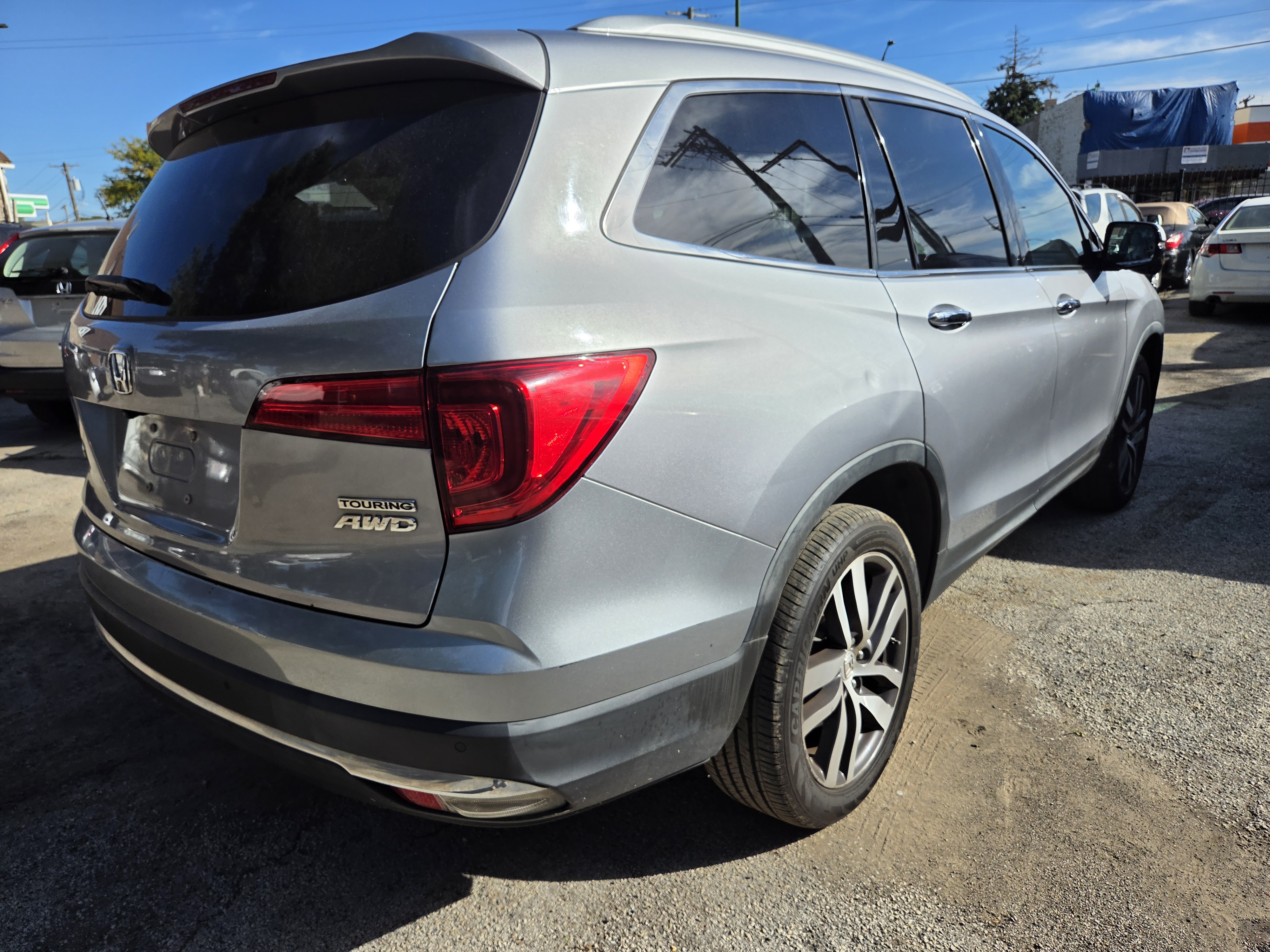 Used 2018 Honda Pilot AWD Touring image 3