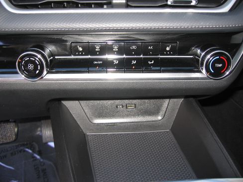 Used 2025 Chevrolet Equinox LT image 9