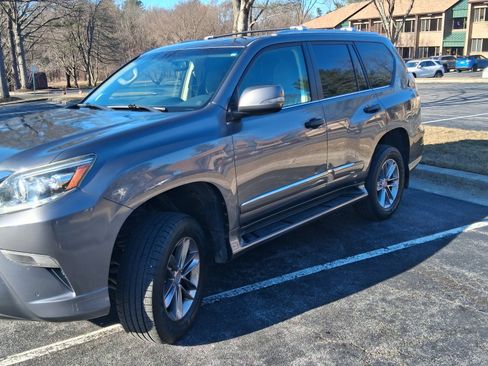 Used 2016 Lexus GX 460 Premium image 2