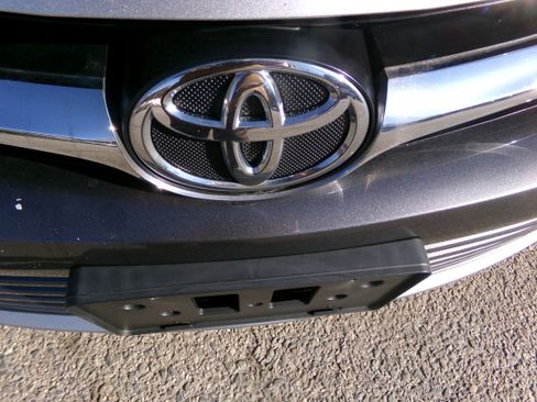 Used 2016 Toyota Camry LE image 20