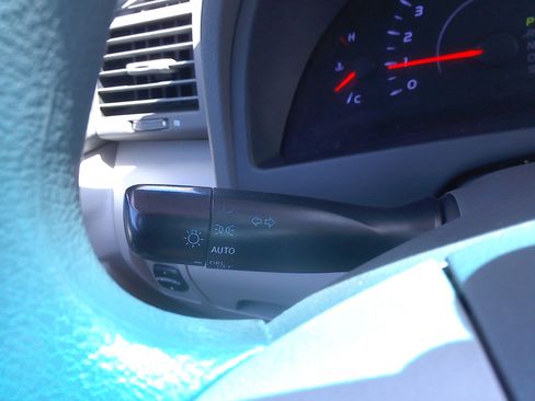 Used 2011 Toyota Camry LE image 30