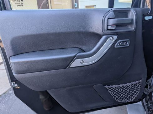 Used 2015 Jeep Wrangler Unlimited Willys Wheeler image 15