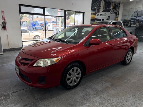 Used 2011 Toyota Corolla LE FWD image 2