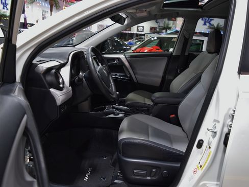 Used 2017 Toyota RAV4 FWD image 18