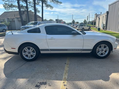 Used 2012 Ford Mustang image 4