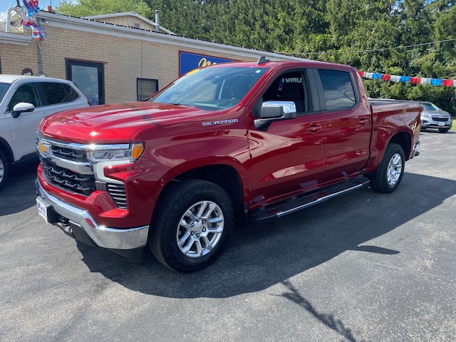 Used 2023 Chevrolet Silverado 1500 4x4 Crew Cab LT image 2