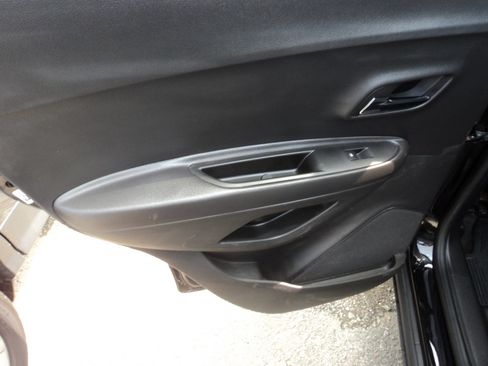 Used 2019 Chevrolet Trax LT image 11