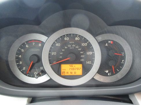 Used 2011 Toyota RAV4 image 36