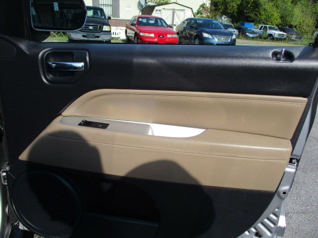 Used 2015 Jeep Compass 4WD Latitude image 30