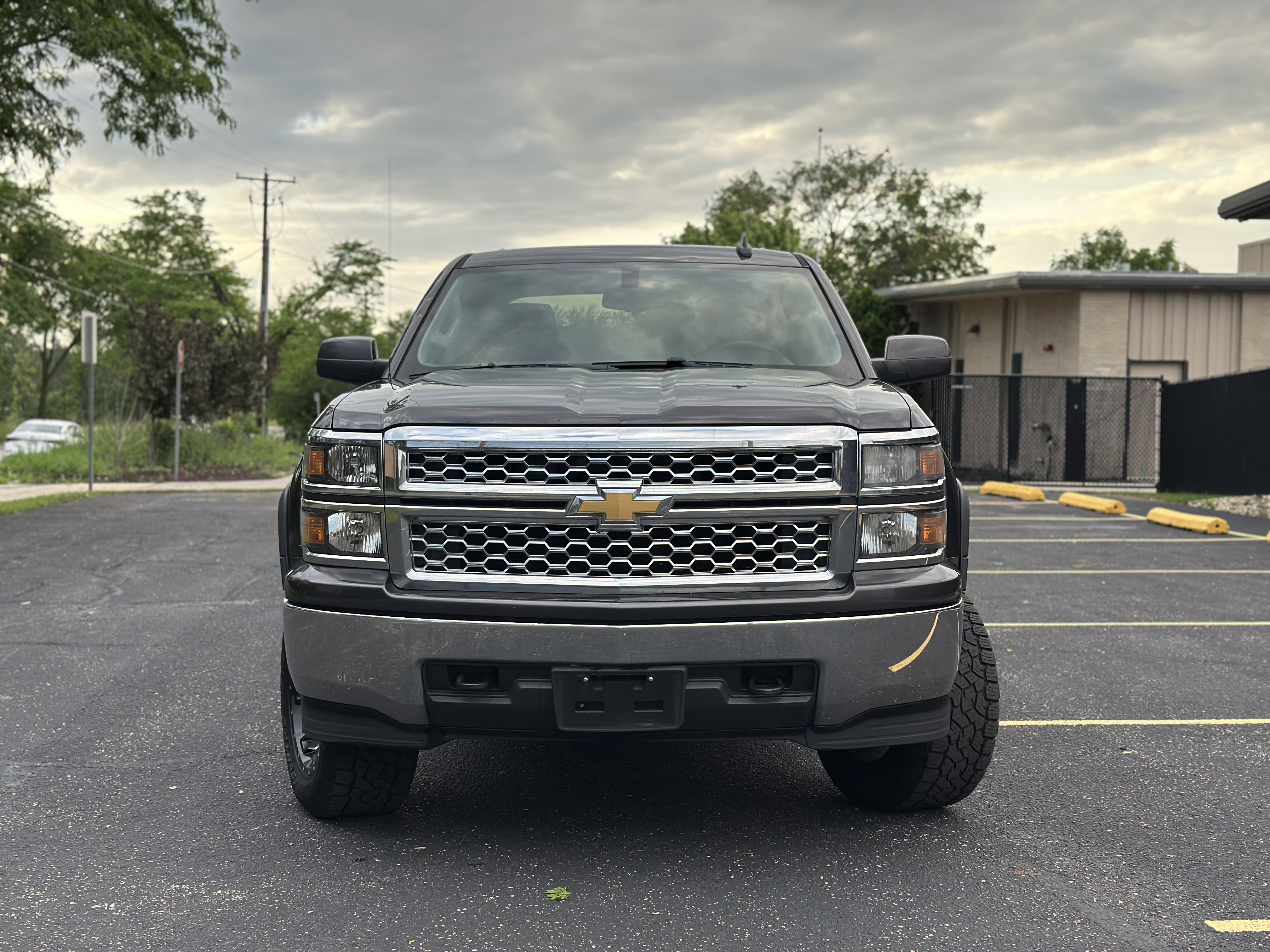 Used 2015 Chevrolet Silverado 1500 4x4 Crew Cab LT image 2