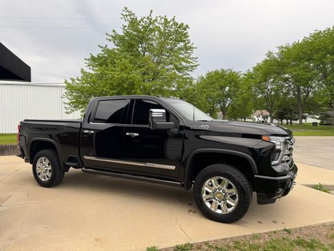 Used 2024 Chevrolet Silverado 3500 High Country AWD/4WD image 4
