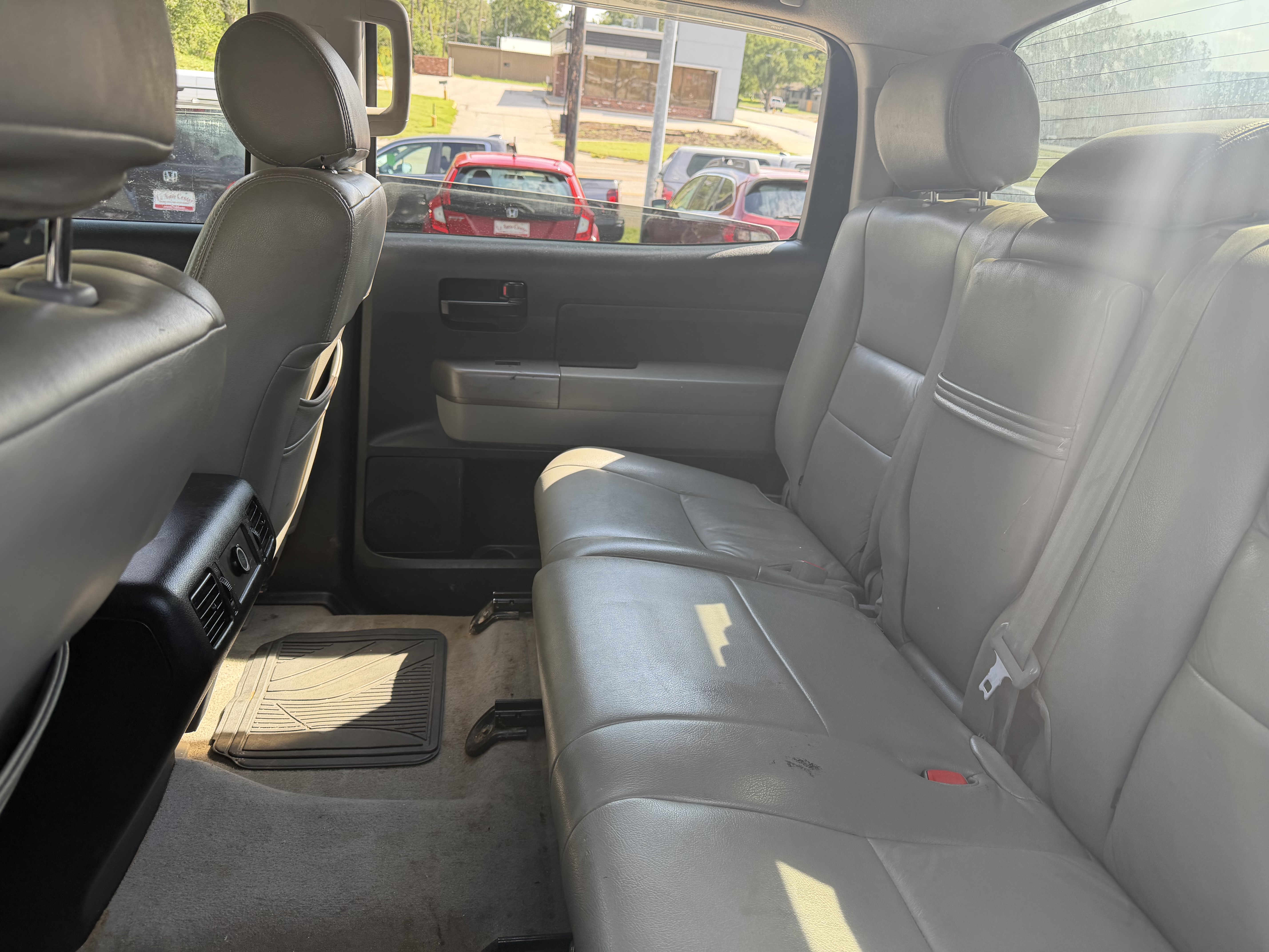 Used 2011 Toyota Tundra 4x4 CrewMax image 9
