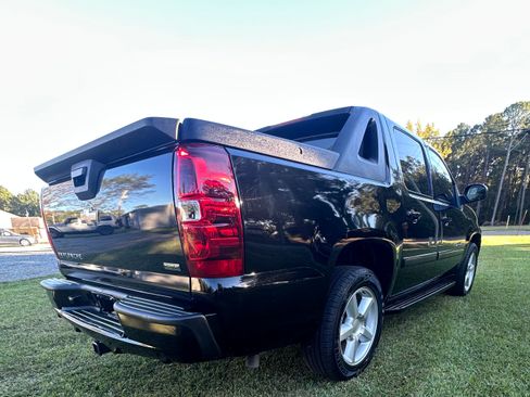 Used 2008 Chevrolet Avalanche LT image 8