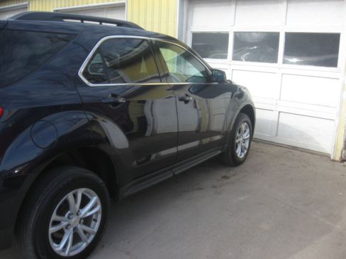 Used 2017 Chevrolet Equinox LT image 4