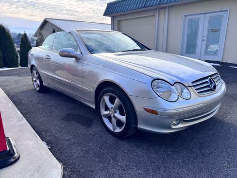 Used 2005 Mercedes-Benz CLK 320 image 4