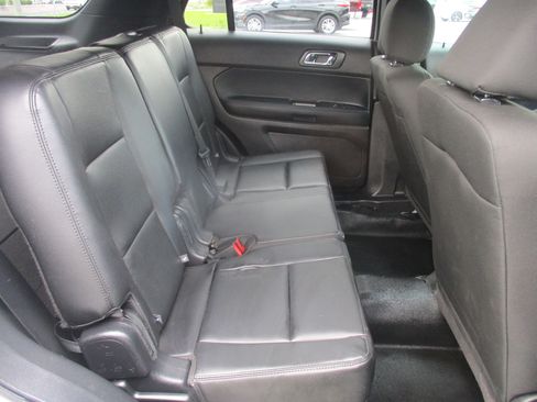 Used 2016 Ford Explorer image 6