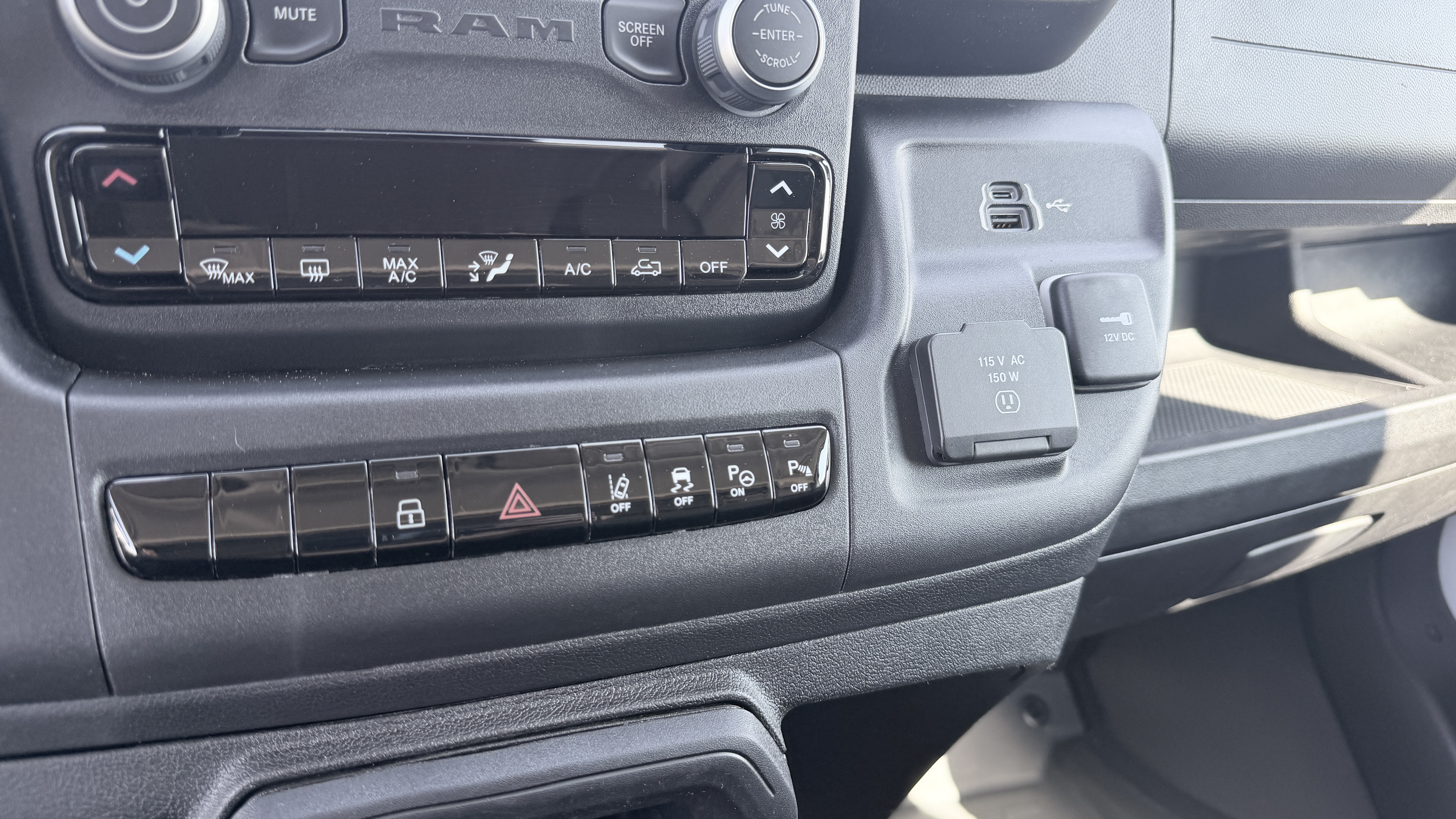 Used 2024 RAM ProMaster 2500 159 High Roof FWD image 19