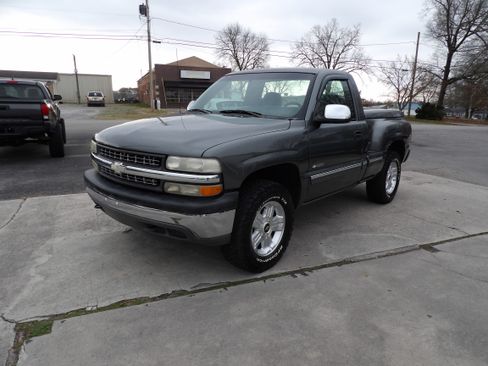 Used 2001 Chevrolet Silverado 1500 LS image 1