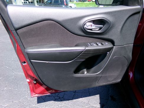 Used 2014 Jeep Cherokee 4WD Latitude image 16