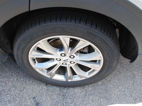 Used 2022 Ford Explorer 4WD Limited image 19