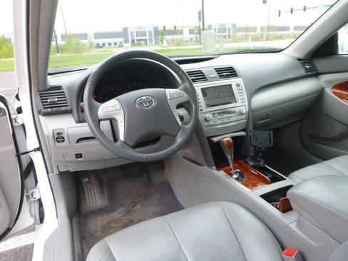 Used 2011 Toyota Camry XLE image 18