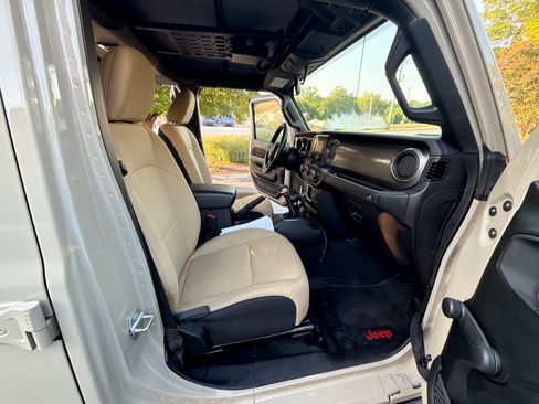 Used 2020 Jeep Gladiator Sport AWD/4WD image 10