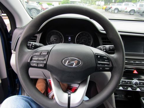 Used 2020 Hyundai Elantra SE Sedan FWD image 21