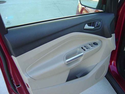 Used 2015 Ford Escape Titanium image 10