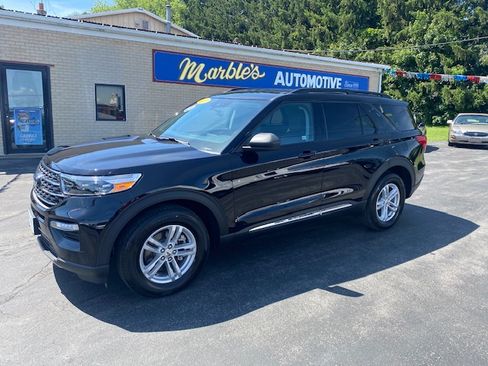 Used 2024 Ford Explorer 4WD XLT image 3