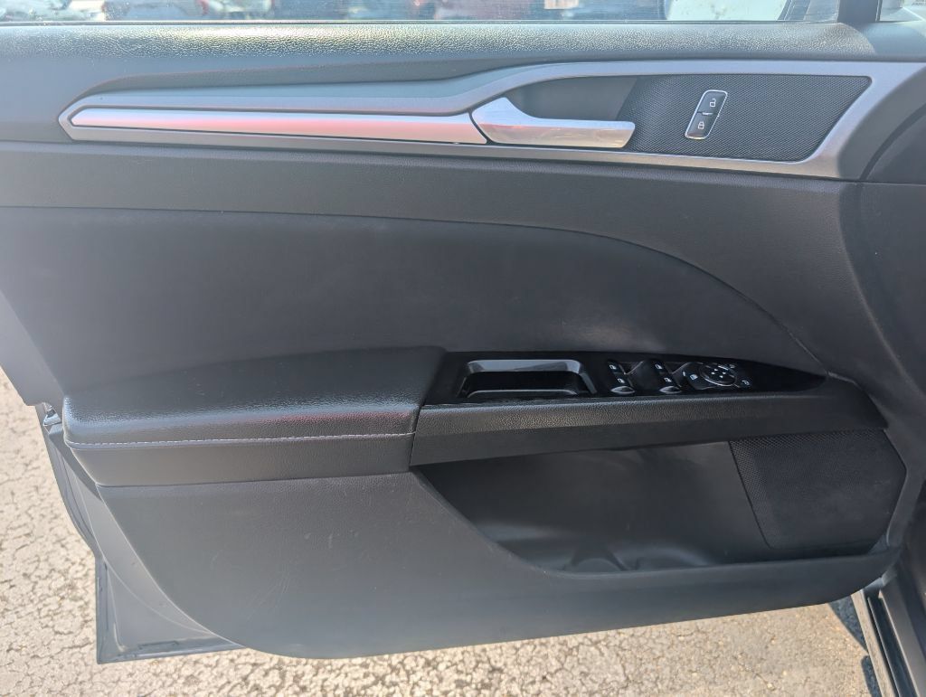 Used 2014 Ford Fusion SE FWD image 12