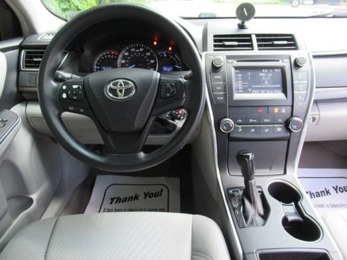 Used 2015 Toyota Camry LE FWD image 10