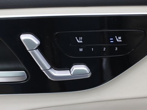 Used 2025 Mercedes-Benz C 300 image 14