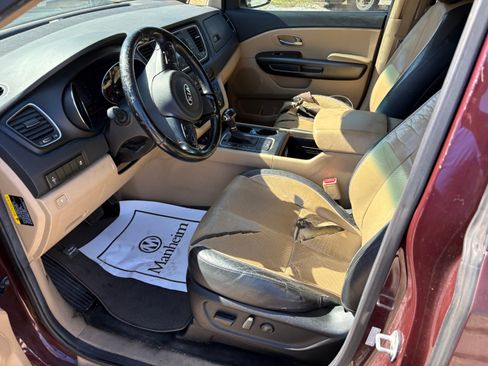 Used 2016 Kia Sedona LX image 8