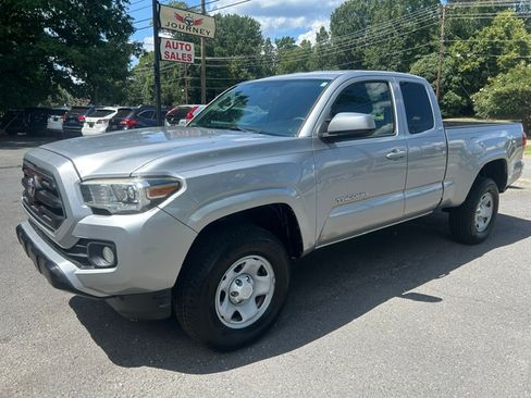 Used 2017 Toyota Tacoma 2WD Access Cab image 1