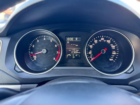 Used 2015 Volkswagen Jetta SE image 2