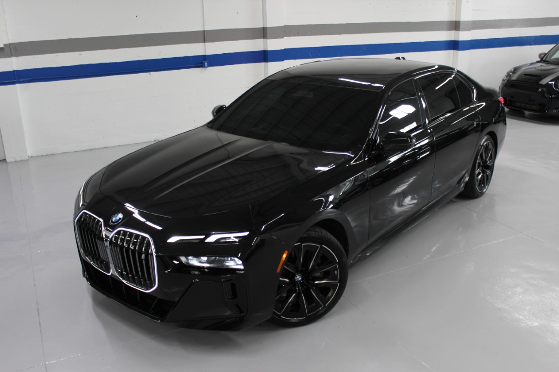 Used 2024 BMW i7 eDrive50 RWD image 4