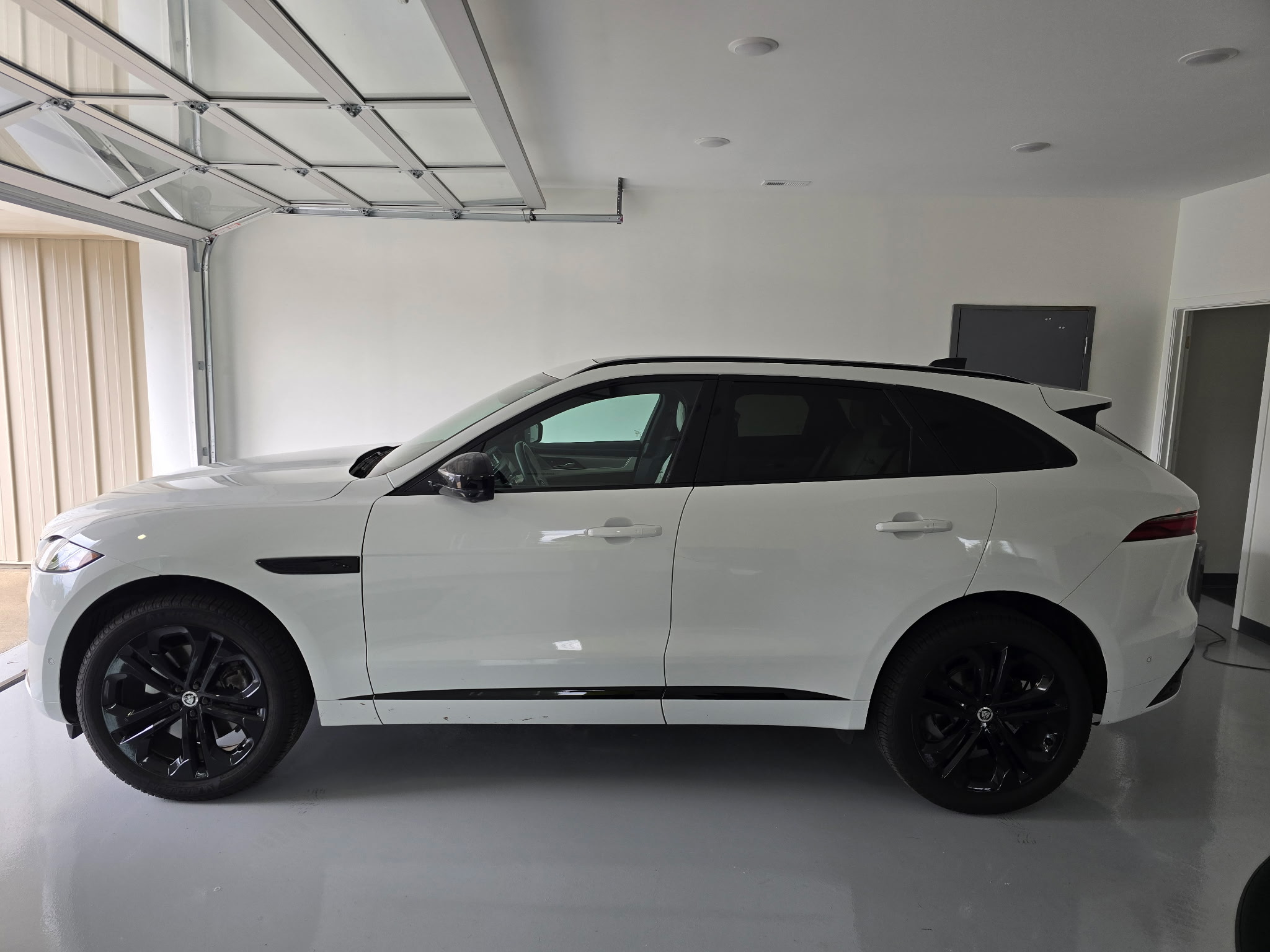 Used 2026 Jaguar F-PACE R-Dynamic S AWD/4WD image 5