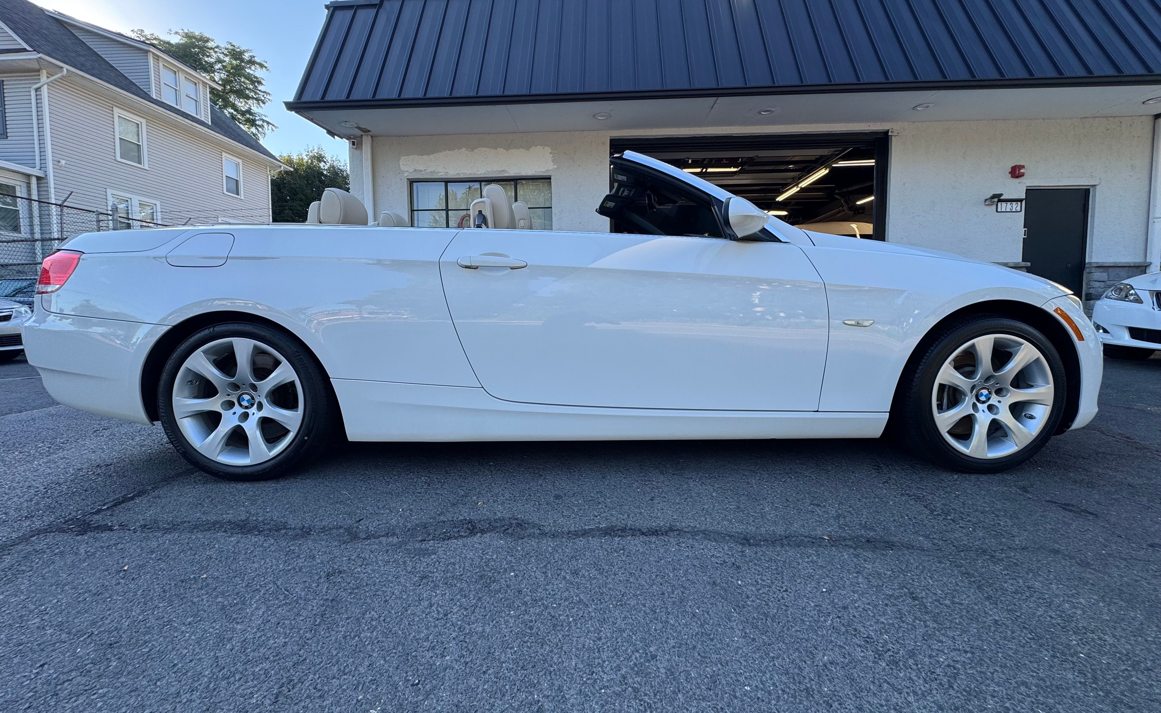 Used 2009 BMW 335i Convertible RWD image 15