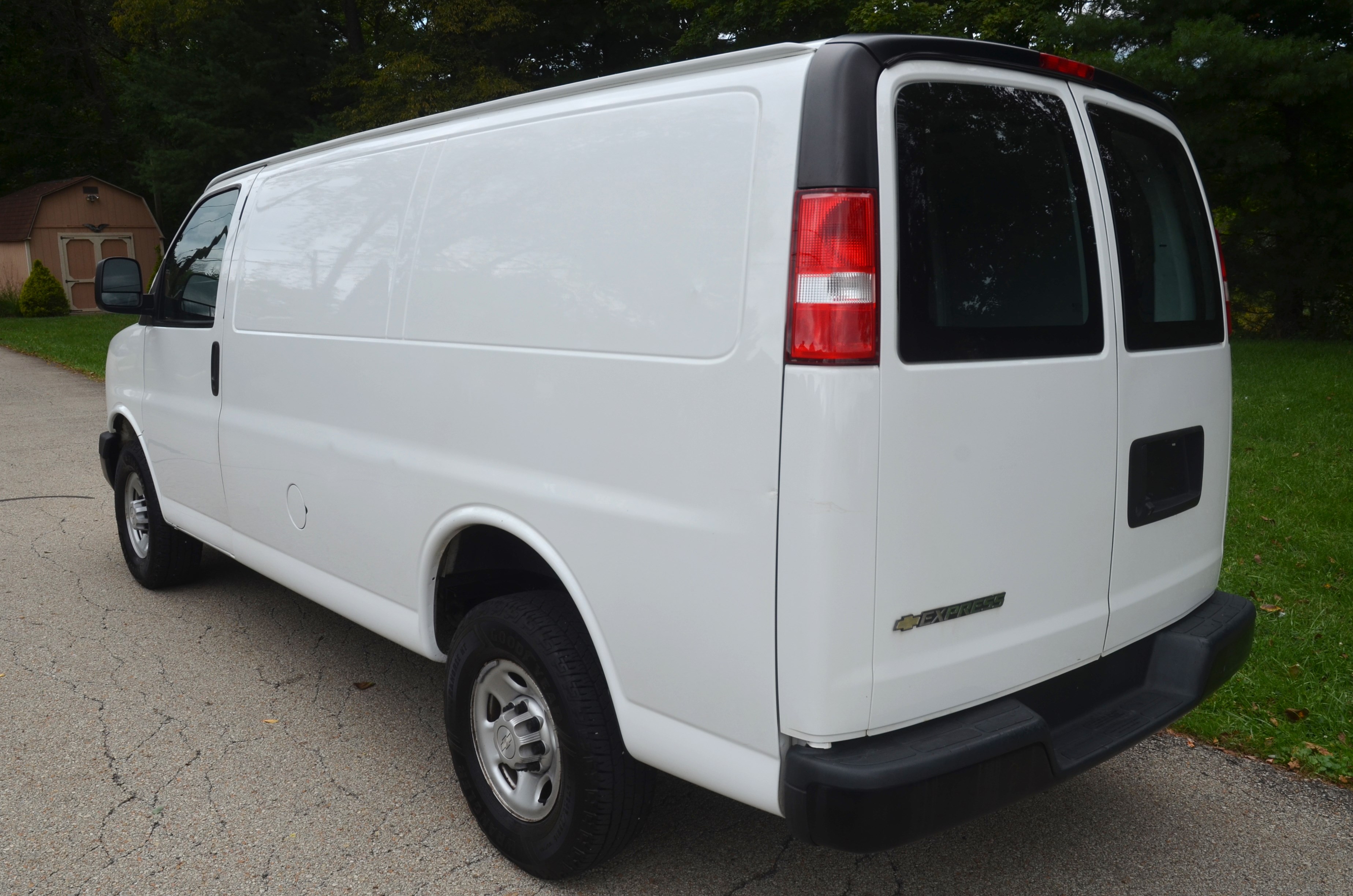 Used 2019 Chevrolet Express 2500 UNAVAIL RWD image 3