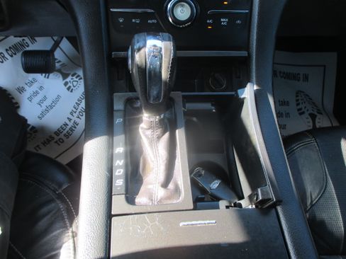 Used 2015 Ford Taurus Limited FWD image 7