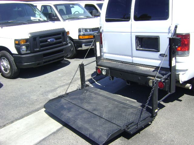 Used 2005 Ford E-250 and Econoline 250 UNAVAIL RWD image 1