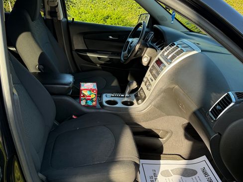 Used 2011 GMC Acadia SL image 11