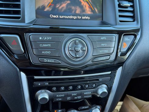 Used 2019 Nissan Pathfinder FWD image 15