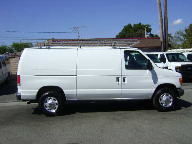 Used 2006 Ford E-350 and Econoline 350 Super Duty RWD image 2