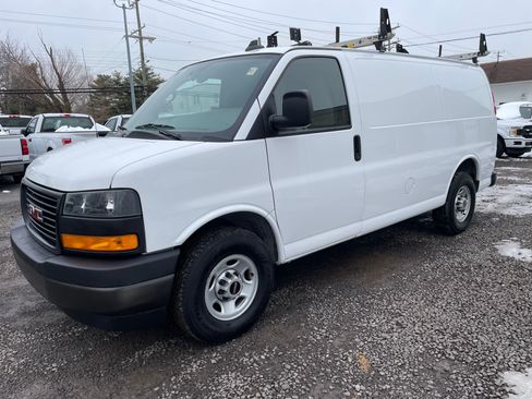 Used 2021 GMC Savana 2500 image 1